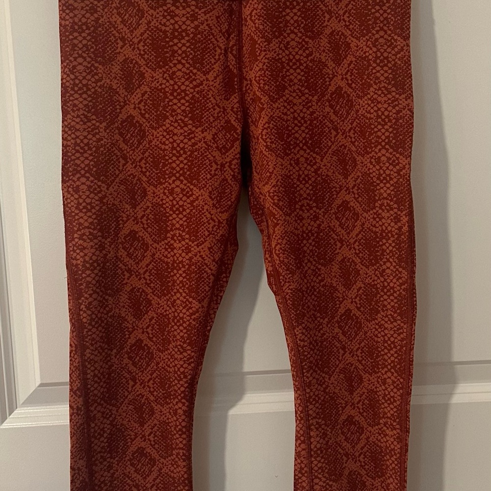 Athleta ULTIMATE STASH POCKET SNAKE 7/8 TIGHT | Russet Brown | S